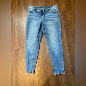 Maurices 18W Short Skinny Jeans